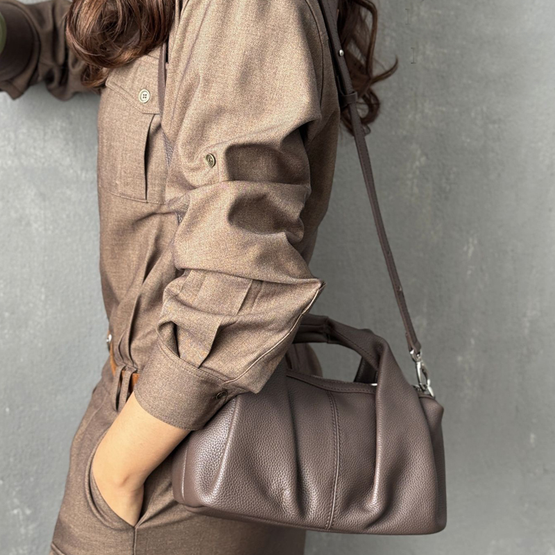 Custom Initials Leather Pillow - Luxury Bags Japan 리뷰 및 가격