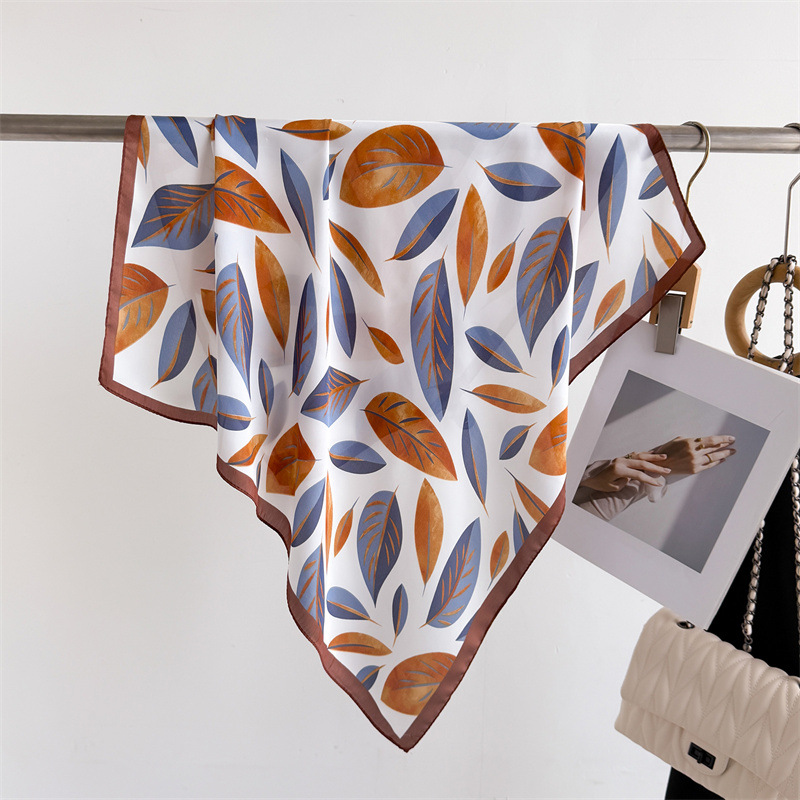 Luxury Brand Print 70cm Square - Luxury Bags Mini 리뷰 및 가격