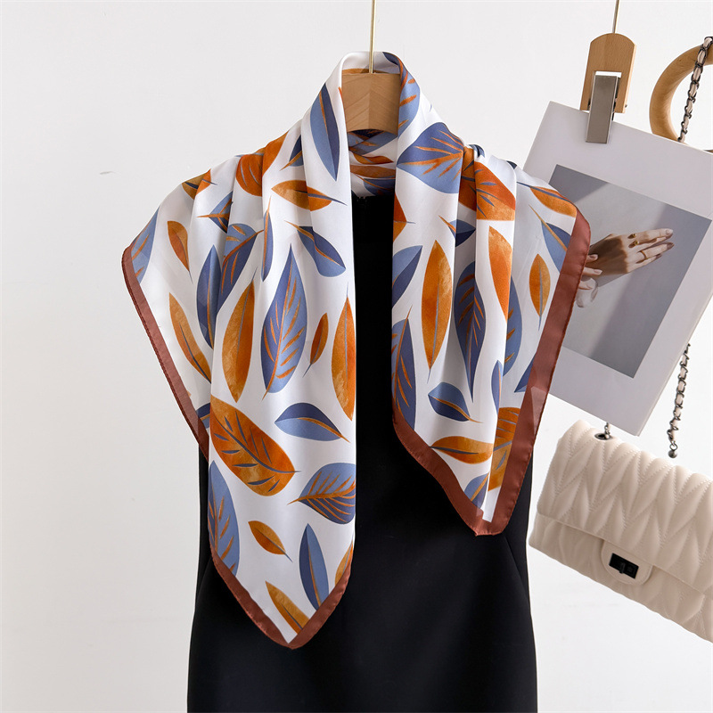 Luxury Brand Print 70cm Square - Luxury Bags Mini 리뷰 및 가격