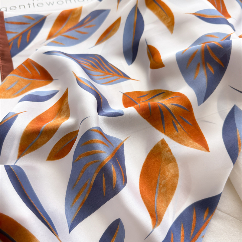 Luxury Brand Print 70cm Square - Luxury Bags Mini 리뷰 및 가격