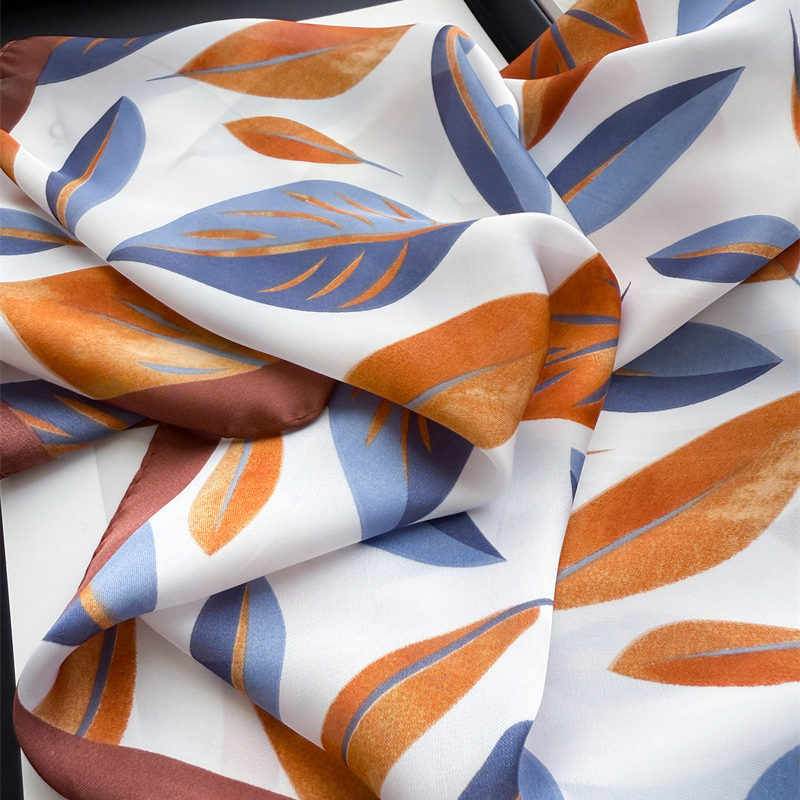 Luxury Brand Print 70cm Square - Luxury Bags Mini 리뷰 및 가격